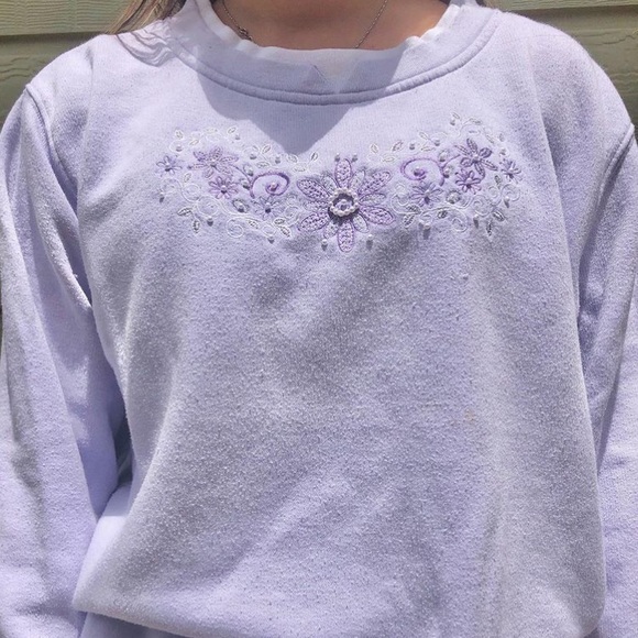 Lilac flower crewneck! - Picture 3 of 4
